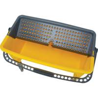 Seau et essoreuse pour vadrouille en microfibres, Passoire, 11 gal. US (44 pintes), Jaune Helyx Safety & Industrial Supplies