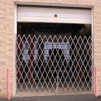 Barri&egrave;res de s&eacute;curit&eacute; galvanis&eacute;es repliables, Repliable simple fixe, 10' lo x 6' 6" h d&eacute;ploy&eacute; Helyx Safety & Industrial Supplies