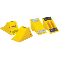 Cales-roue tout-terrain robustes, Polyur&eacute;thane, Jaune, 8-1/2" la x 15-1/2" p x 8-1/4" h Helyx Safety & Industrial Supplies