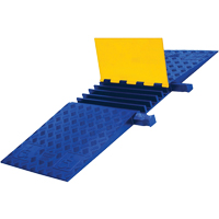 Protecteur de c&acirc;ble ADA/DDA robuste Yellow Jacket, 5 canaux, 18" lo x 50" la x 1,875" h Helyx Safety & Industrial Supplies