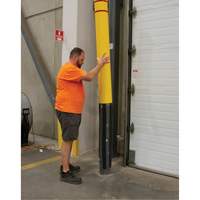 Capuchon en poly&eacute;thyl&egrave;ne pour borne de protection, 4-1/2" dia. x 52" l, Rouge/Jaune Helyx Safety & Industrial Supplies