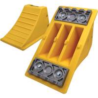 Cale-roue pour &eacute;quipement lourd de 40 tonnes avec crampons en aluminium, Ur&eacute;thane, Jaune Helyx Safety & Industrial Supplies
