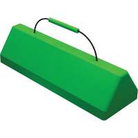 Cale de roue pour avion Checkers Safety SafeRay avec poign&eacute;e &agrave; c&acirc;ble, Ur&eacute;thane, Vert fluorescent, 24" la x 8" p x 6" h Helyx Safety & Industrial Supplies