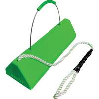 Cale de roue pour avion Checkers Safety SafeRay avec poign&eacute;e &agrave; c&acirc;ble avec cordage en boucle, Ur&eacute;thane, Vert fluorescent, 24" la x 8" p x 6" h Helyx Safety & Industrial Supplies