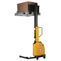 Gerbeur motoris&eacute; avec m&acirc;t &eacute;troit, Fonctionnement &eacute;lectrique, Capacit&eacute; 1500 lb, Lev&eacute;e max 98" Helyx Safety & Industrial Supplies