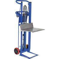 Gerbeur &agrave; plateforme hydraulique, M&eacute;canisme Pompe au pied, Capacit&eacute; de 750 lb, Levage max de 52" Helyx Safety & Industrial Supplies