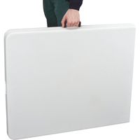 Table se pliant en deux, Rectangulaire, 72" l x 30" la, Poly&eacute;thyl&egrave;ne, Blanc Helyx Safety & Industrial Supplies