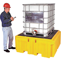 GRV Spill Pallet Plus avec drain, Capacit&eacute; de d&eacute;versement 365 gal. US, 62" x 62" x 28" Helyx Safety & Industrial Supplies