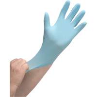 Gants jetables de calibre m&eacute;dical r&eacute;sistants &agrave; la perforation, Petit, Nitrile, 3,5 mils, Sans poudre, Bleu, Classe 2 Helyx Safety & Industrial Supplies