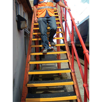 Rebords de marches antid&eacute;rapants Safestep, 13,5" la x 48" lo, Noir & jaune Helyx Safety & Industrial Supplies