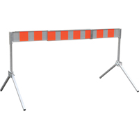 Barricade de rue, En A, 6' lo x 5-1/2" h, Orange/Blanc Helyx Safety & Industrial Supplies