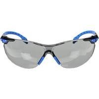 Lunettes de s&eacute;curit&eacute; Solus avec lentilles Scotchgard, Lentille Grise/fum&eacute;e, Antibu&eacute;e, R&eacute;pond ou surpasse la norme CSA Z94.3 Helyx Safety & Industrial Supplies