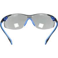 Lunettes de s&eacute;curit&eacute; Solus avec lentilles Scotchgard, Lentille Grise/fum&eacute;e, Antibu&eacute;e, R&eacute;pond ou surpasse la norme CSA Z94.3 Helyx Safety & Industrial Supplies