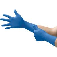 Gants dexamen m&eacute;dical Microflex SafeGrip SG-375, Petit, Latex, 11 mils, Sans poudre, Bleu, Classe 2 Helyx Safety & Industrial Supplies
