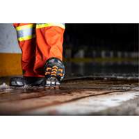 Aide &agrave; la traction sans crampons GripPro, Caoutchouc, Traction Rainur&eacute;, Moyen/Petit Helyx Safety & Industrial Supplies