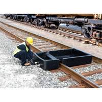 Berme Ultra-Track Berm, Capacit&eacute; 144 gal. US, 4' la x 6' lo x 12" h, Paroi en mousse Helyx Safety & Industrial Supplies