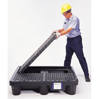 Ultra-Spill Pallet mod&egrave;le &eacute;conomique, 4 barils, Capacit&eacute; de d&eacute;versement 66 gal. US, 53" x 53" x 11,8" Helyx Safety & Industrial Supplies