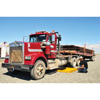 Flexible Ultra-Utility Tray, 42" lo x 42" la x 4,8" h, Cap. de d&eacute;versement 18 gal. US Helyx Safety & Industrial Supplies