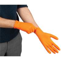 Gants d'examen de poids lourd &agrave; prise tactile, Petit, Nitrile, 8 mils, Sans poudre, Orange, Classe 2 Helyx Safety & Industrial Supplies
