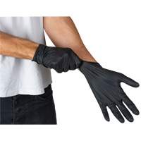 Emballages de gants jetables pour machine distributrice, Petit, Nitrile, 5 mils, Sans poudre, Noir, Classe 2 Helyx Safety & Industrial Supplies