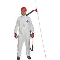 Combinaison jetable compatible avec harnais, Petit, Blanc, Tyvek 500 Helyx Safety & Industrial Supplies