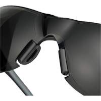 Lunettes de s&eacute;curit&eacute; Adapt Lite, Lentille Fum&eacute;e, Antibu&eacute;e/Anti-&eacute;gratignures, ANSI Z87+/R&eacute;pond ou surpasse la norme CSA Z94.3 Helyx Safety & Industrial Supplies