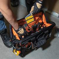 Sac &agrave; outils avec grande ouverture Tradesman Pro, Nylon balistique, 42 pochettes, Noir Helyx Safety & Industrial Supplies