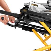 Support roulant robuste de scie &agrave; onglets Helyx Safety & Industrial Supplies