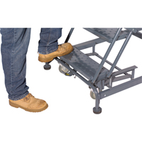 &eacute;chelles roulantes avec pied verrouillable activ&eacute; par le poids, 6 marches, Largeur de la marche 24", Hauteur de la plateforme 60", Acier Helyx Safety & Industrial Supplies