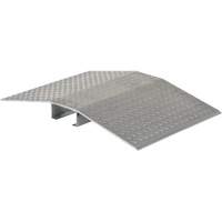 Traverse de protection en aluminium pour c&acirc;bles et boyaux, 48,03" x 24" x 4,5", 2000 lb (1 tonne) Helyx Safety & Industrial Supplies